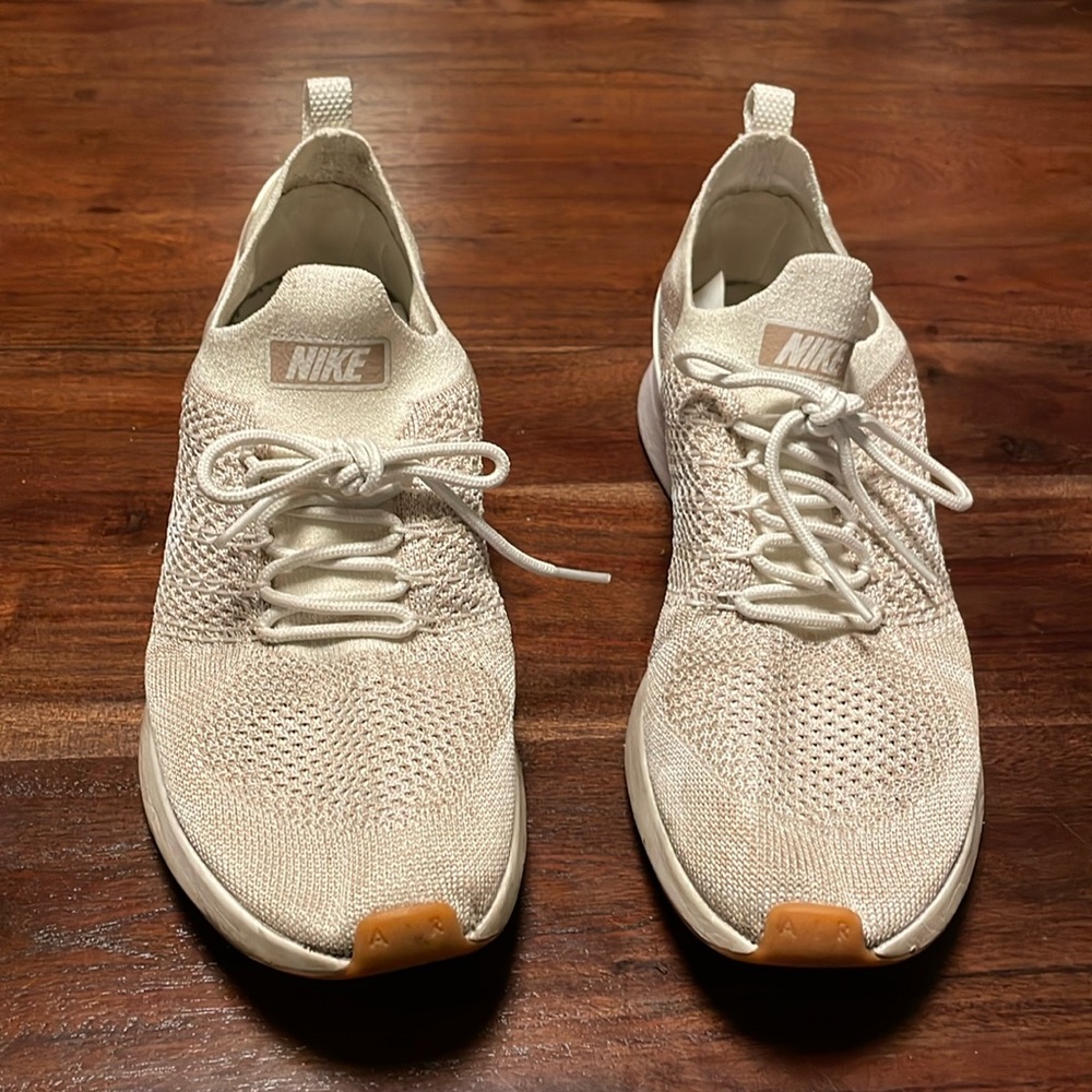 Nike Women's WMNS Air Zoom Mariah FK Racer, SAIL/White-Sand-Gum Yellow size 10.5
